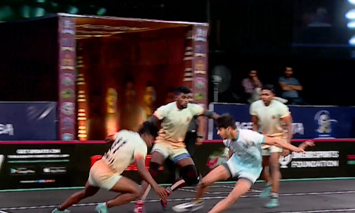 M Gowtham's successful tackles saves the day for Chola Veerans