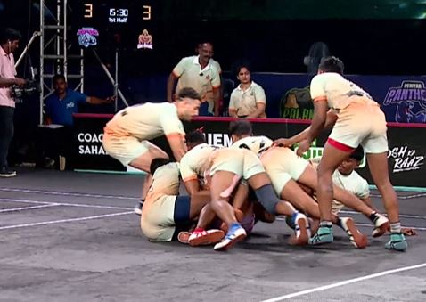 Vanjinathan's defence puts shackles on Rhinos