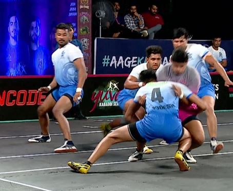 Dahiya's tackle puts Rhinos on the backfoot