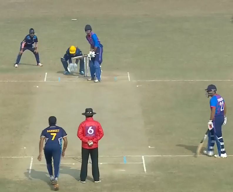 Harmeet Singh spins his web with 3/7