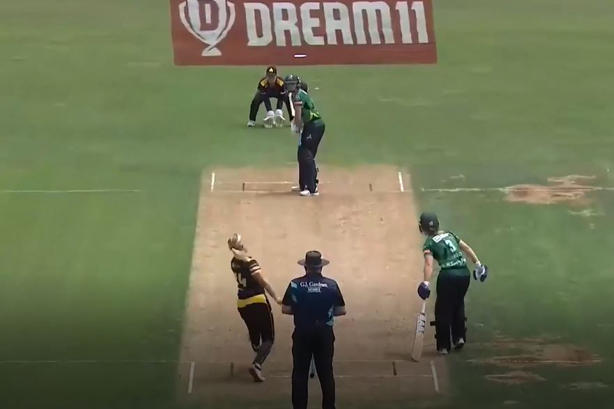 Jess Kerr dooms Hinds' chase with a 3-fer