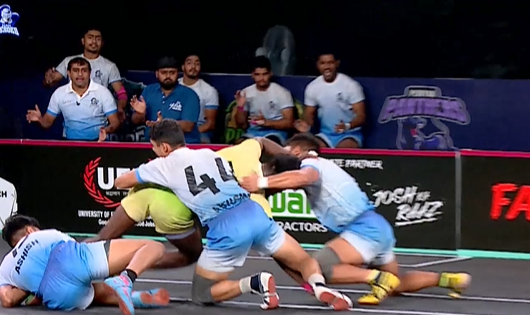 Ashish Malik's heroics put Heroes on the backfoot