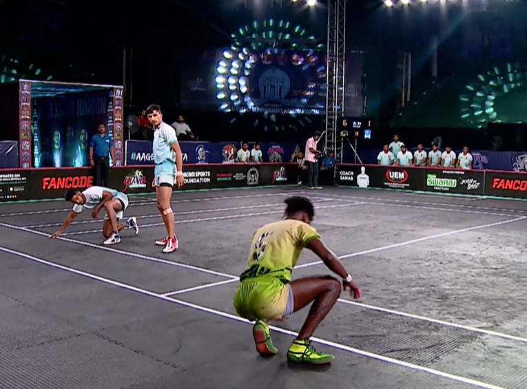 Sudhakar troubles Panchala Pride defenders with 14 raid points