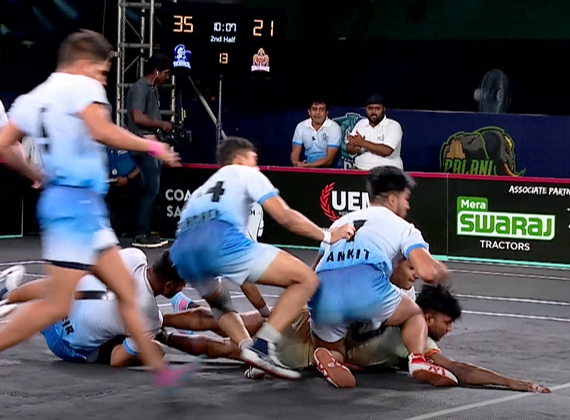 M Dhinesh Kumar slips past Hampi Heroes with 14 Points