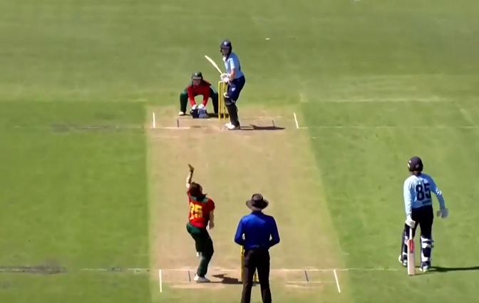 3 for 14! Sarah Coyte gets the better of NSW Breakers' batters