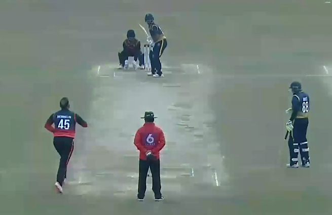 3 for 21! Samiullah Shinwari rattles the Super Kings