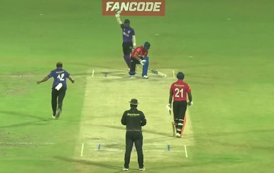 Santhosh's 4-fer wins it for Veterans President XI