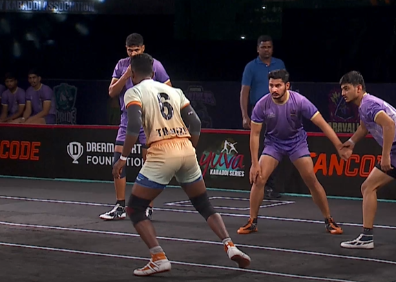 K Thamizhvanan torments Aaravalli Arrows' defence