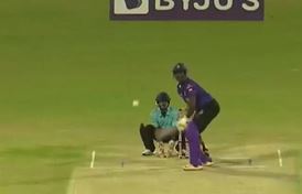 5 fours, 6 sixes! Murugan's magnificent 71