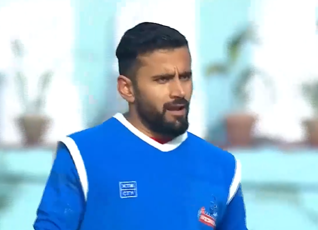Zahir Khan spins his web with 3-fer