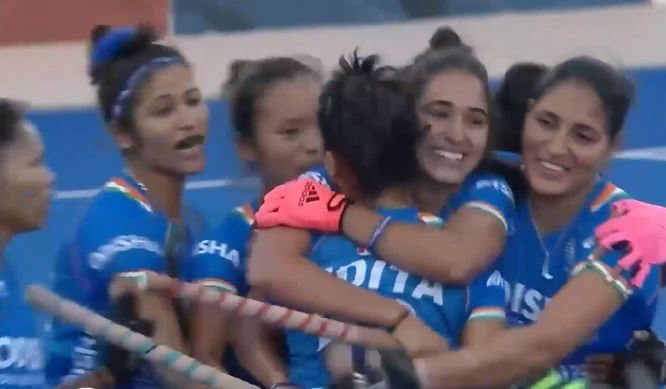India reach final after shootout win over Ireland
