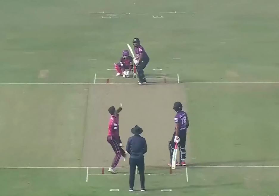 Strikers thrash Challengers by eight wickets to clinch the opener