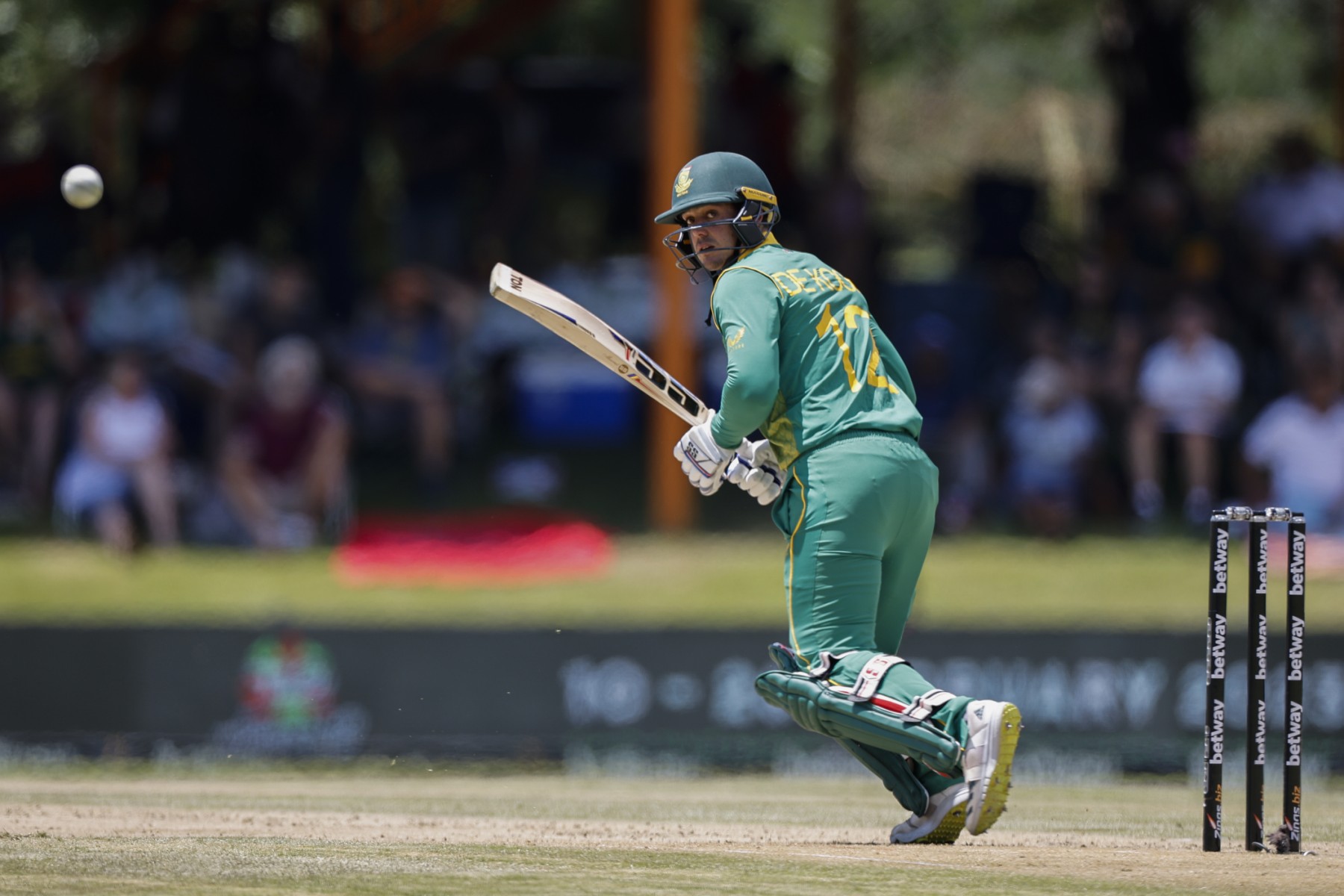 6 and 4! De Kock pummels Archer