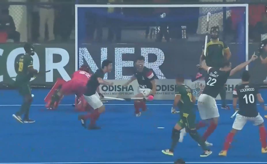 France keep their hopes alive in WC, beat South Africa 2-1
