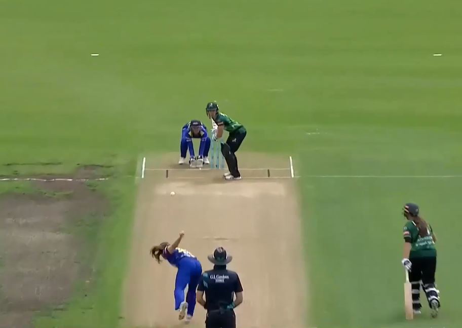 Buoyant Sparks floor Hinds by four wickets