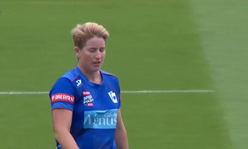 4-fer! Holly Huddleston puts Magicians on the backfoot