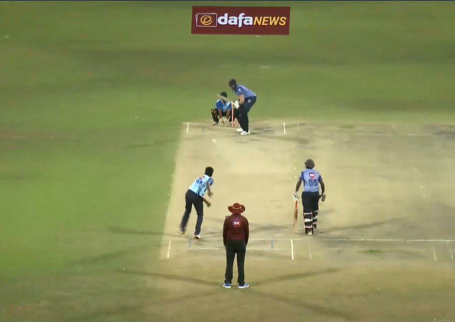 A Karthick Sankar spins his web with a 3-fer