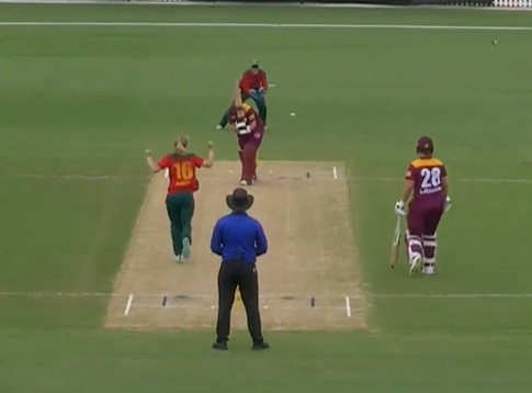 Three wickets, one maiden! Nicola Carey is on a roll