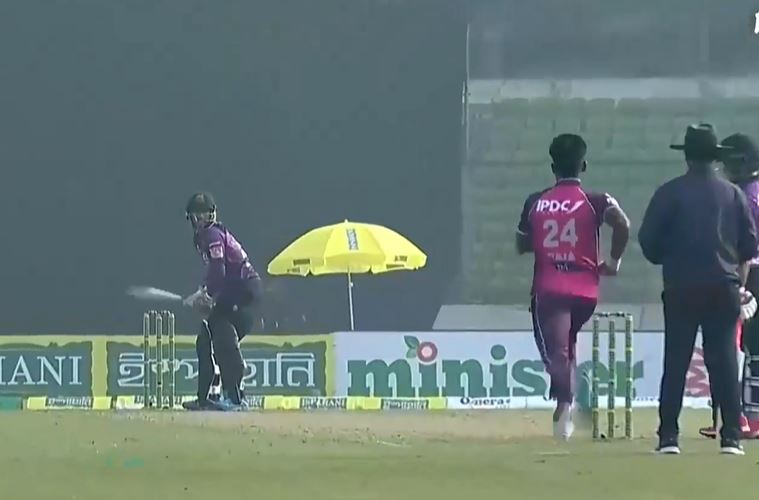 4 for 14! Rejaur Rahman rips through Challengers' batting