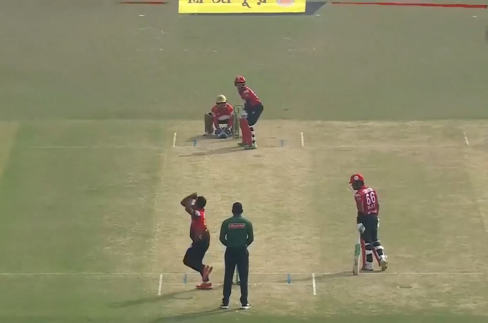 4 for 33! Sharp T Islam slows down Fortune Barishal