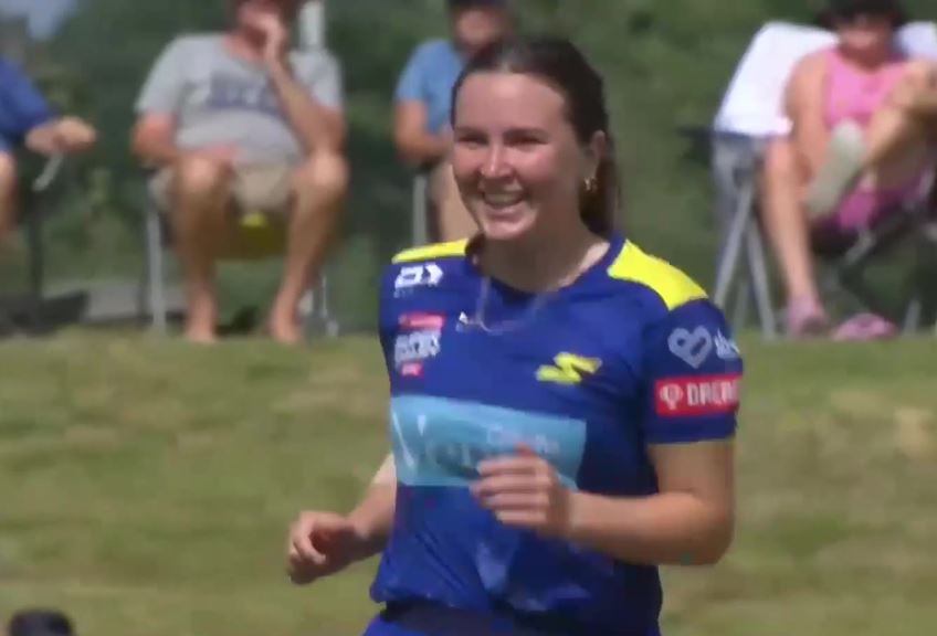 4 for 15! Emma Black dismantles Hinds