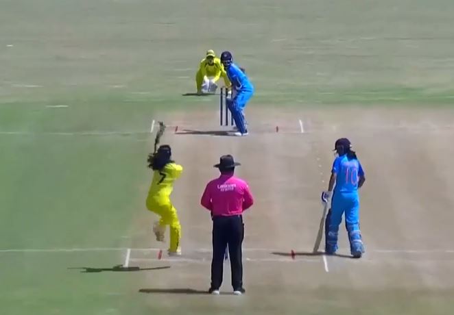Sienna Ginger's 3-fer rattles India
