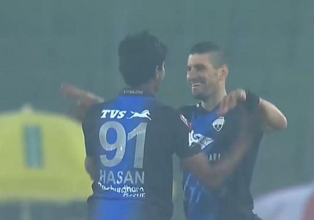 Mahmud puts on a show with his 3-fer