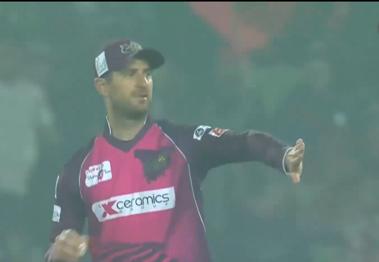 Mashrafe Mortaza's 3-fer holds back Fortune Barishal