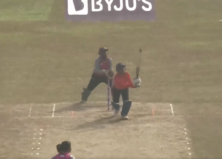 36 off 17! Puja Paul guides United North Riders to 149