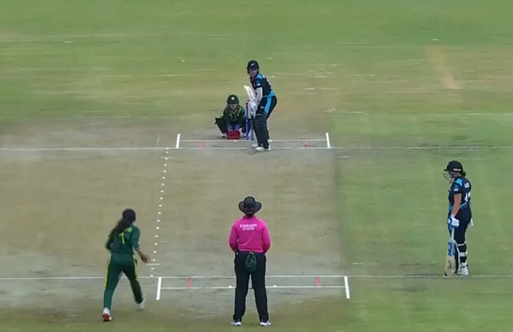 53 off 38! Georgia Plimmer's swashbuckling knock