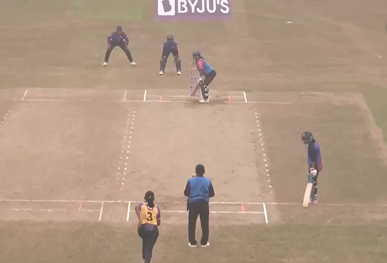 3 for 4! Suravi Roy's disciplined spell sets the stage for Stars