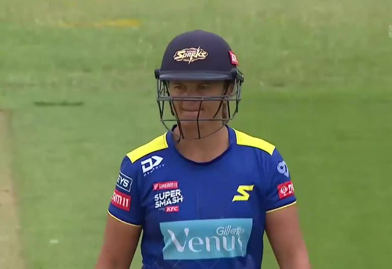 Bates's 76 off 59 gives brisk start to Otago
