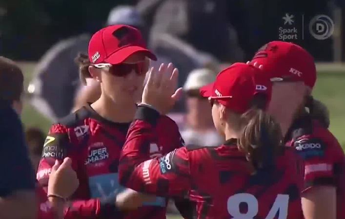 Banks's 3-fer rattles Wellington Blaze