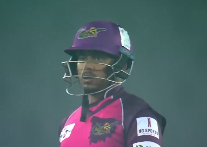 239 STRIKE-RATE! Zakir Hasan's fantastic 18-ball 43