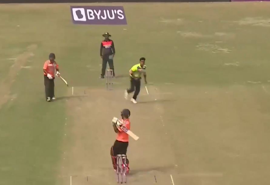 Dibakar Johri's brilliant 3-fer goes in vain