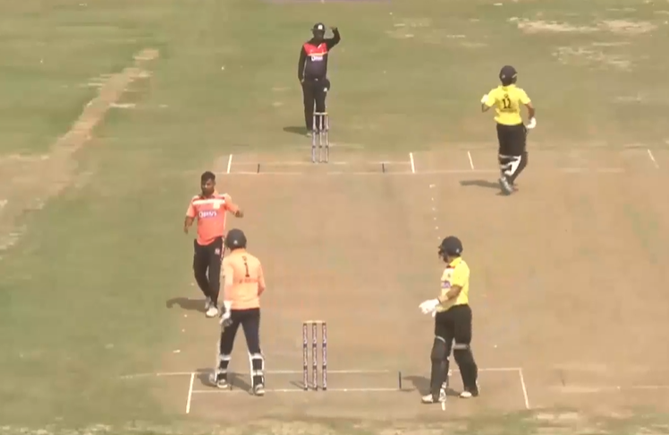 3 for 18! Kaushik Giri's economical performance