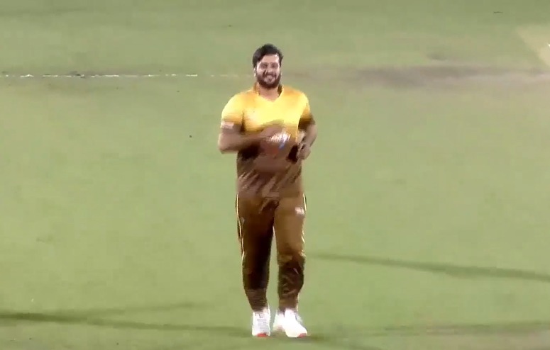 Umer Farooq's three-wicket haul puts Future Mattress on front foot