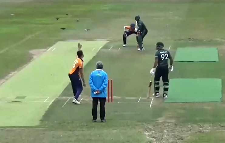 74 with 7 fours, 2 sixes! Zeeshan Ali leads from the front