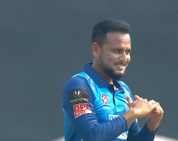 4 for 22! Arafat Sunny destroys Challengers' batting lineup