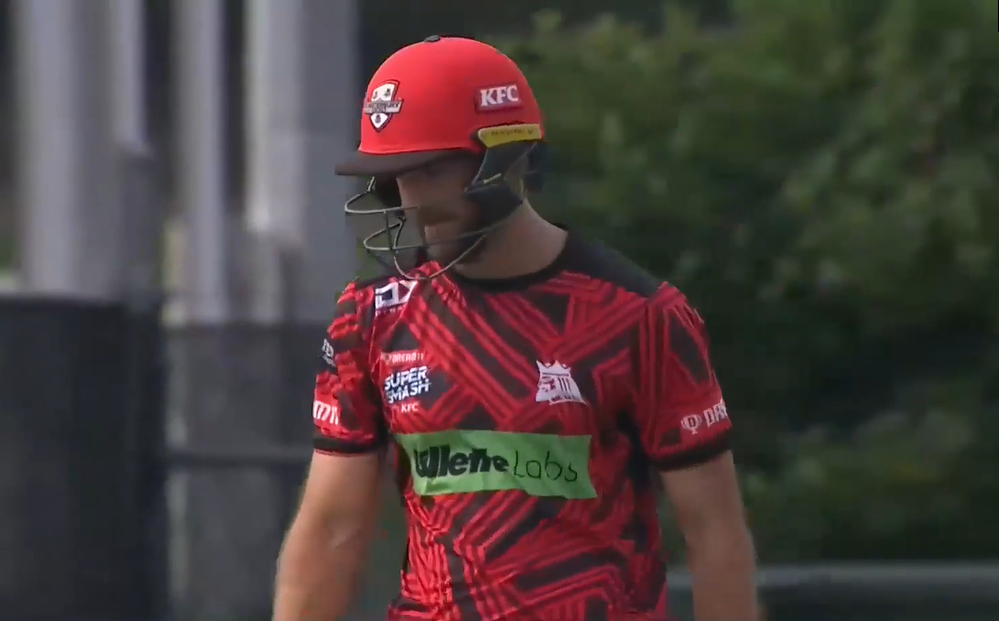 Chad Bowes smashes 52 off 32