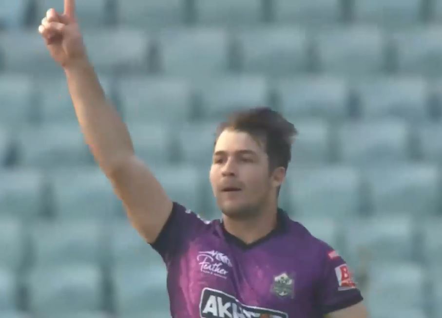 3 for 15! Curtis Campher rattles Dhaka batting line-up