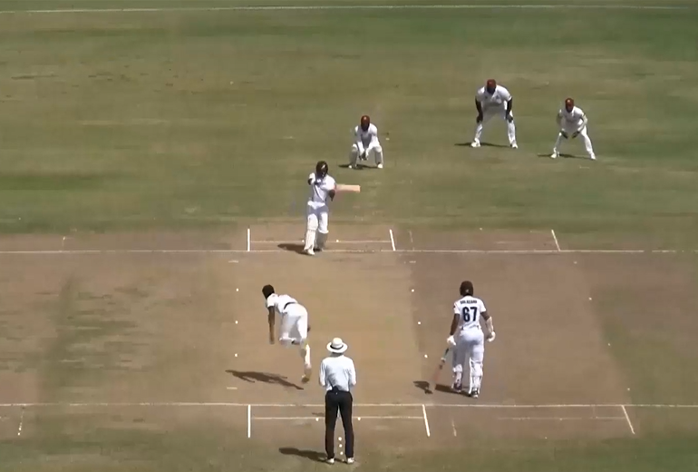 100* with 10 fours! Darren Bravo continues his sublime form