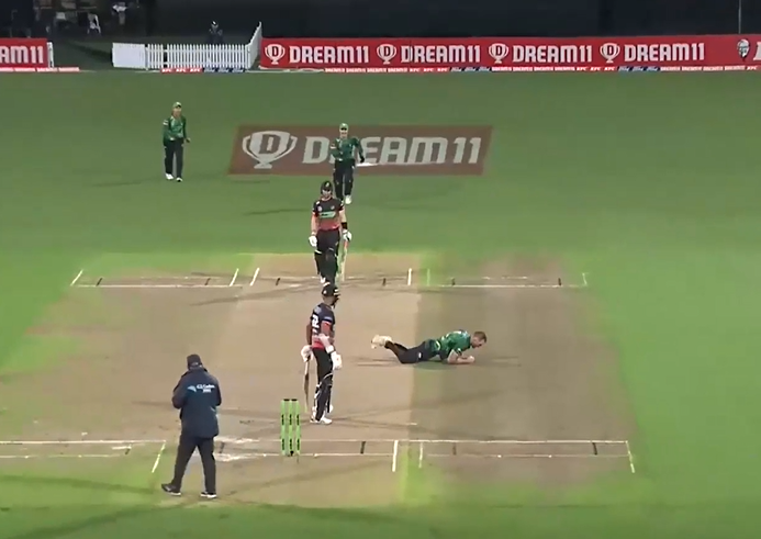 Doug Bracewell gets the better of Norther Districts' batter with his 3-fer