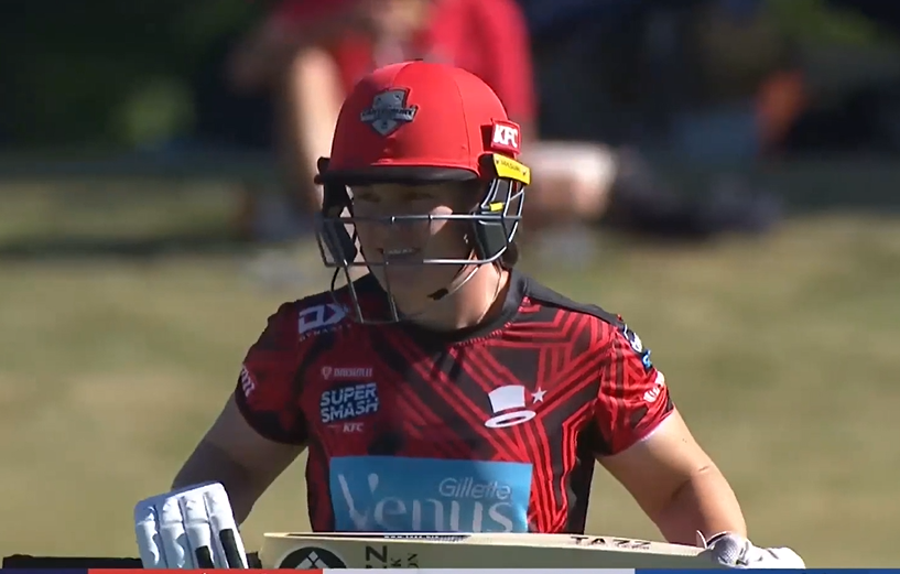 74* with 8 fours! Kate Anderson leads from the front