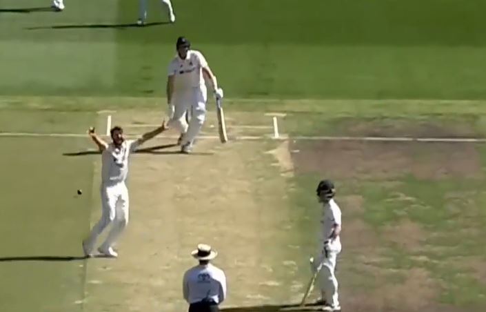 Michael Neser haunts Victoria with 4/71