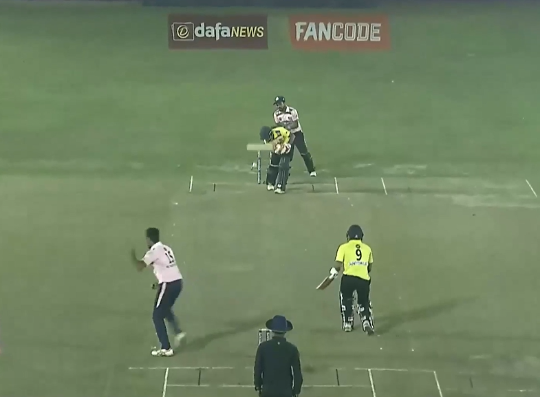 5 for 24 in 3 overs! Reshab Dipak is on a roll