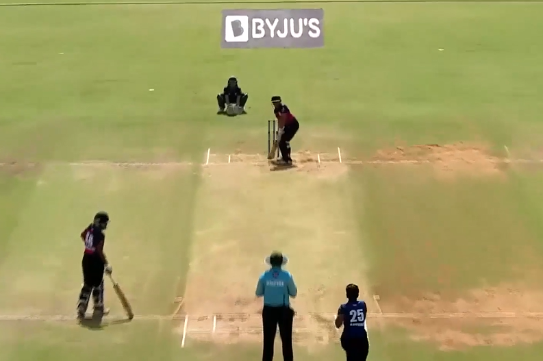 Akshra Tiwari's 3-fer dismantles Rival's