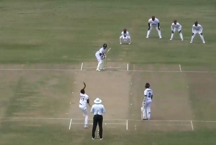 10 fours, 2 sixes! Darren Bravo's spectacular 100