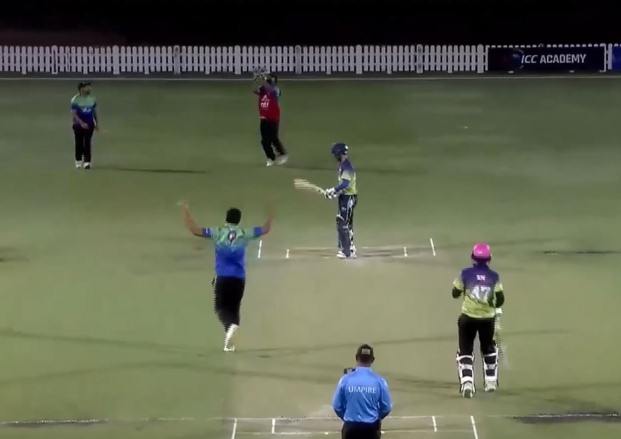 5 for 15! Mudassir Ghulam rules the roost