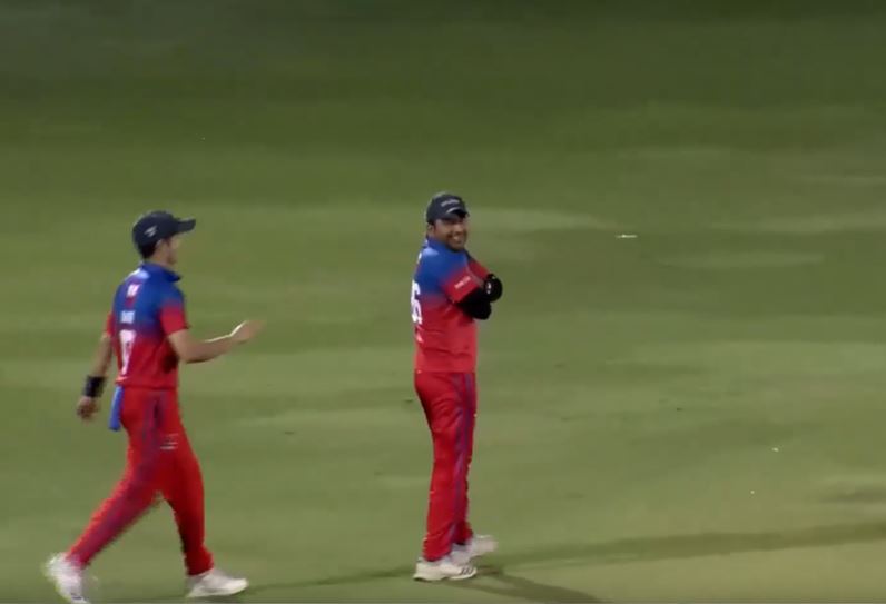 3 for 19! Ubaidullah Muhammad strikes early